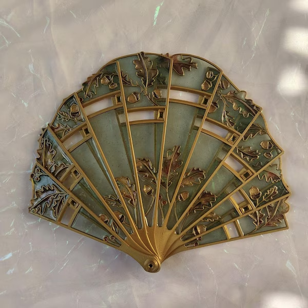 Acorn hand fan